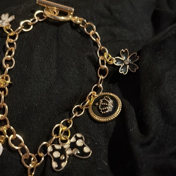 Fashion bracelet with bow, flowers, crown, shoe, woman with a fancy hat! - Picture 3 of 4